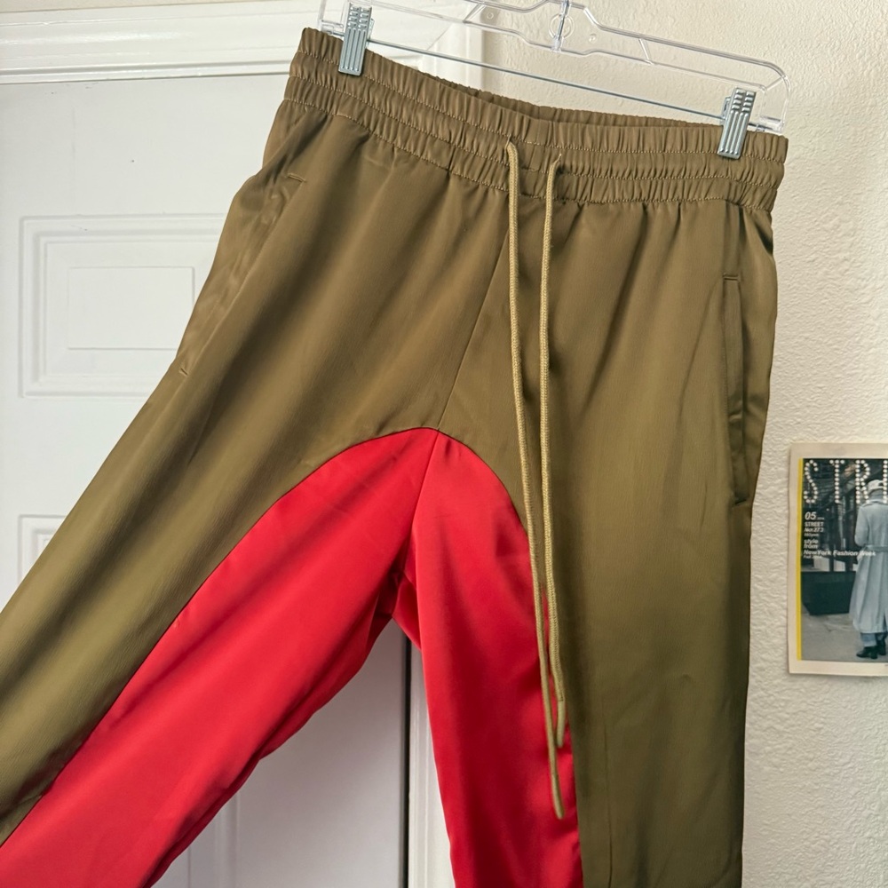 NICE BREED men’s brown red color blocked slim tapered elastic waist satin pants - Picture 3 of 7